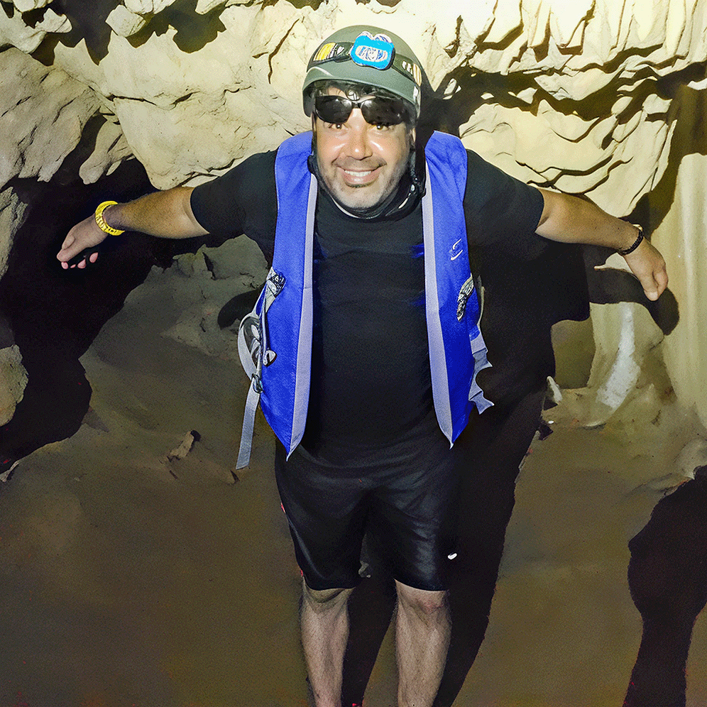 PaylessBZ Tour Guide with Travelers
